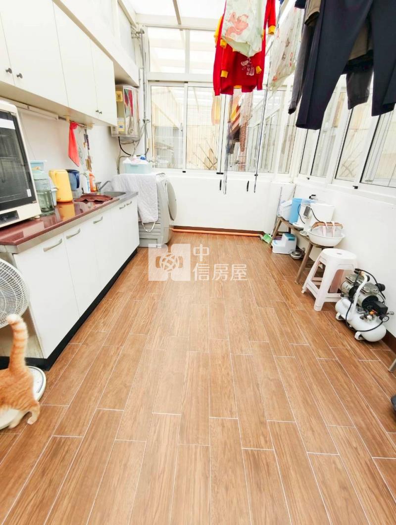 歸仁圓環旁大地坪邊間可停四車美墅(專)房屋室內格局與周邊環境