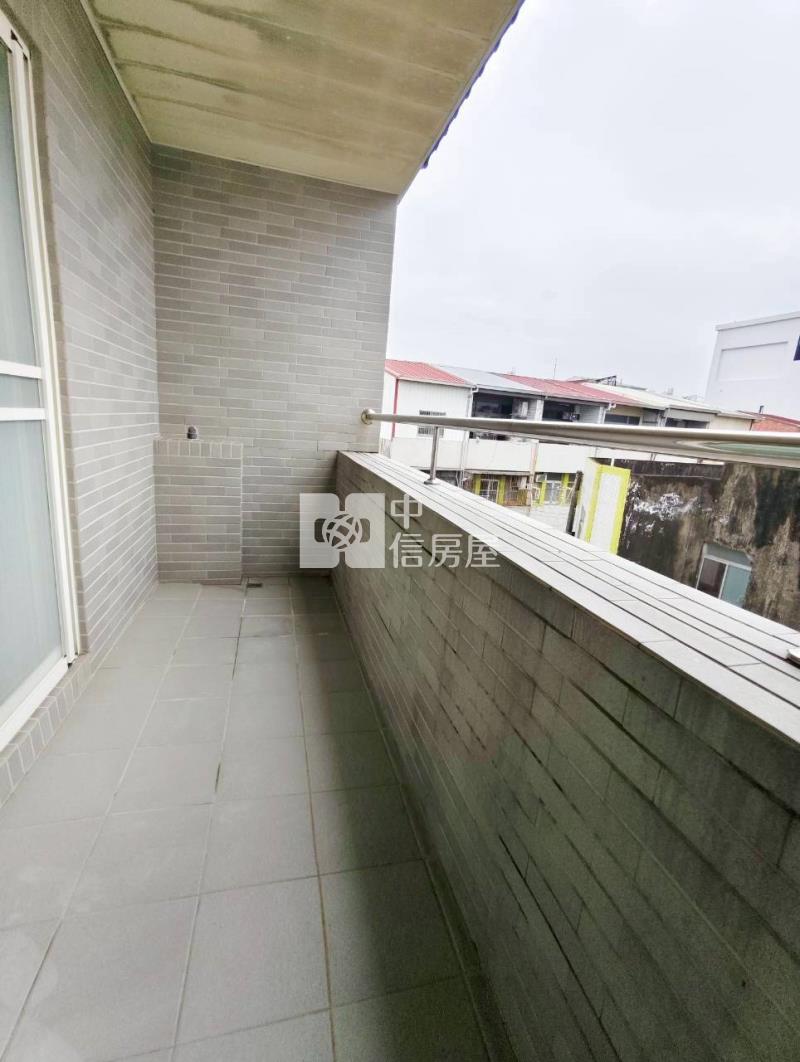 歸仁圓環旁大地坪邊間可停四車美墅(專)房屋室內格局與周邊環境