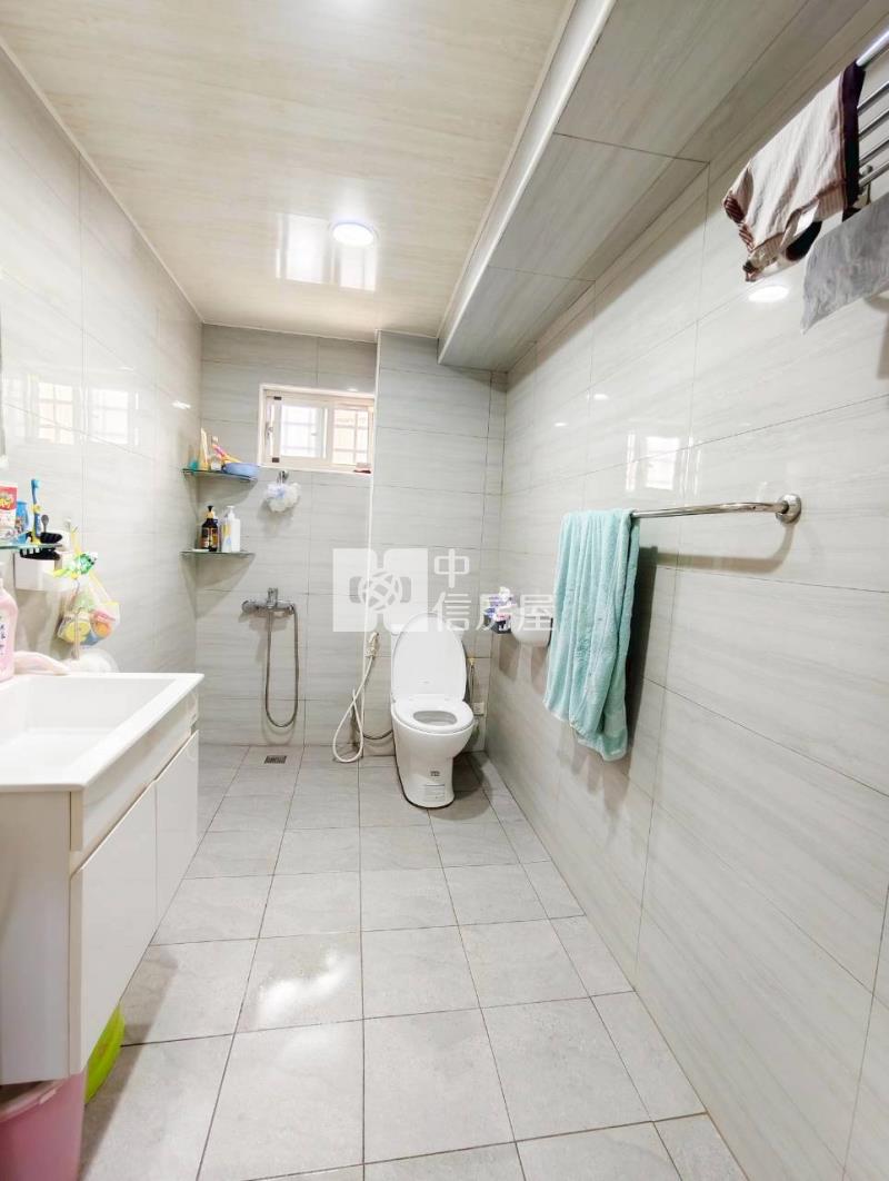 歸仁圓環旁大地坪邊間可停四車美墅(專)房屋室內格局與周邊環境