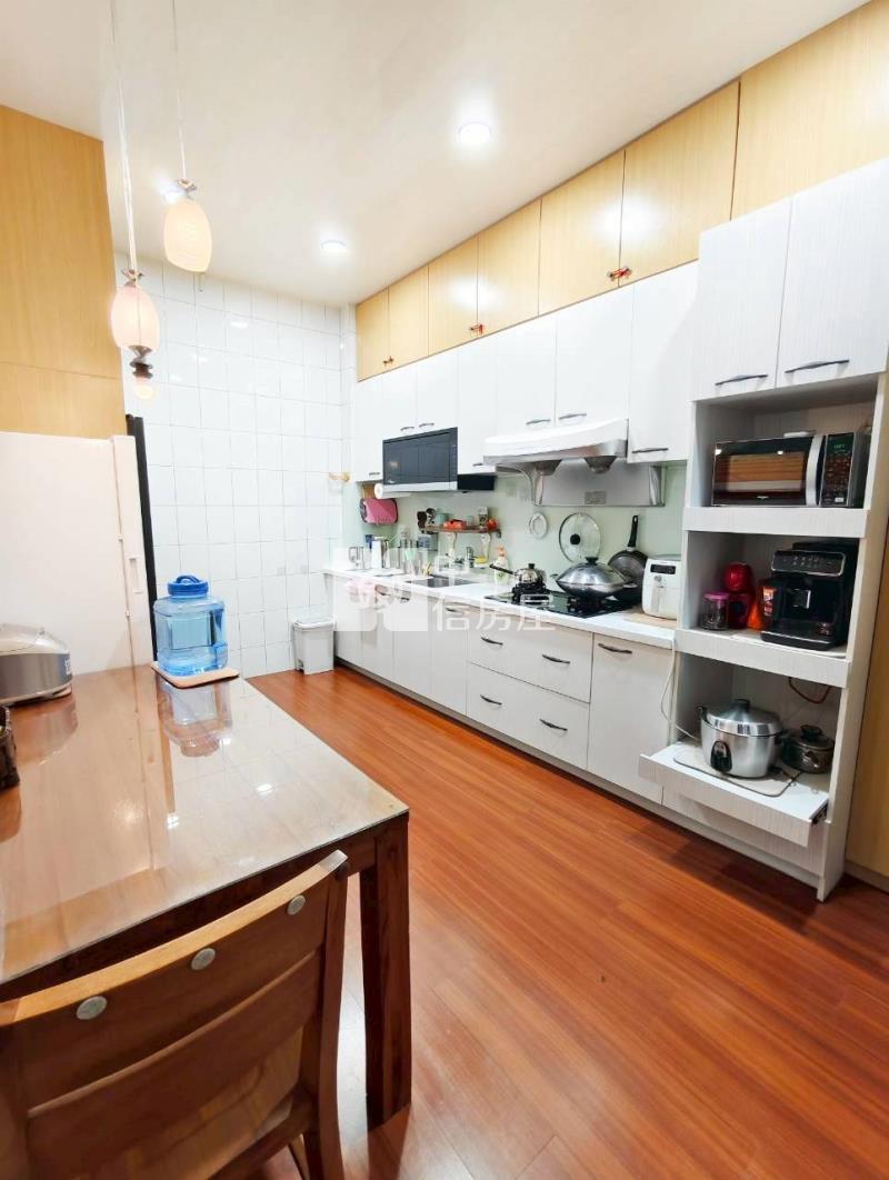 歸仁圓環旁大地坪邊間可停四車美墅(專)房屋室內格局與周邊環境