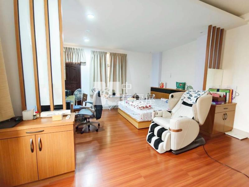 歸仁圓環旁大地坪邊間可停四車美墅(專)房屋室內格局與周邊環境