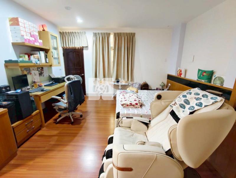 歸仁圓環旁大地坪邊間可停四車美墅(專)房屋室內格局與周邊環境