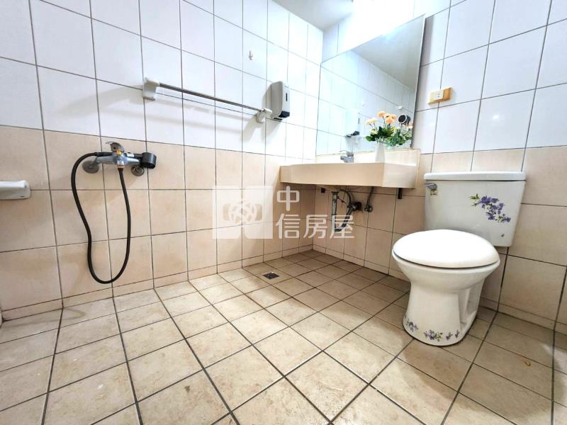 精選近龍安中平中路縣府LV1+1房房屋室內格局與周邊環境