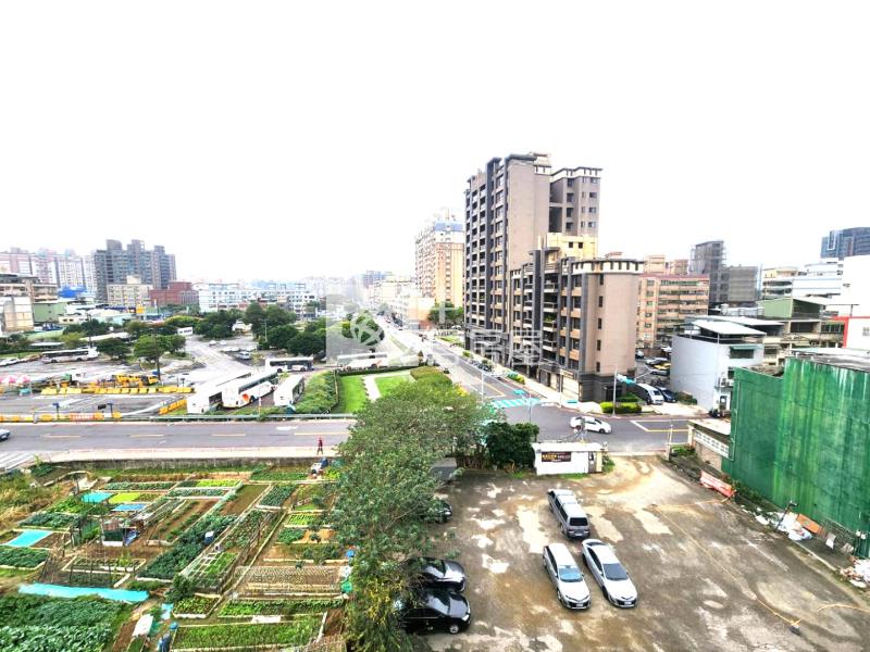 精選近龍安中平中路縣府LV1+1房房屋室內格局與周邊環境