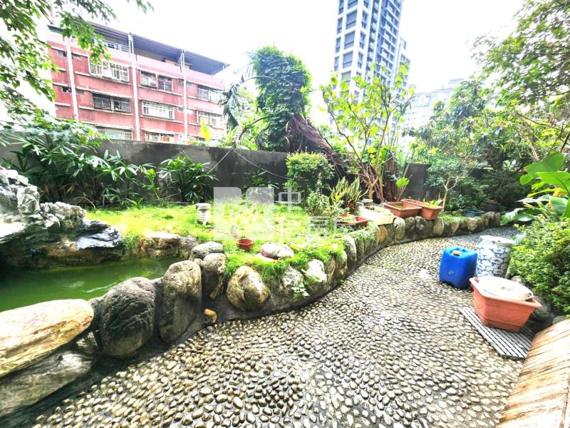 精選近龍安中平中路縣府LV1+1房房屋室內格局與周邊環境