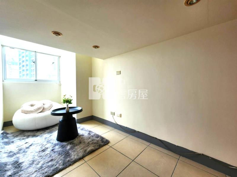 精選近龍安中平中路縣府LV1+1房房屋室內格局與周邊環境