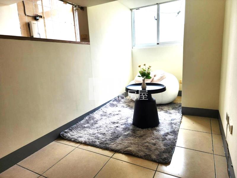 精選近龍安中平中路縣府LV1+1房房屋室內格局與周邊環境