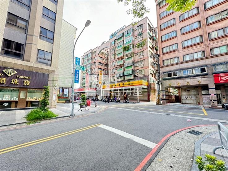 內壢忠孝公園3房雙車位房屋室內格局與周邊環境