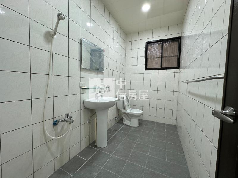 楊梅整新雙車位透天房屋室內格局與周邊環境