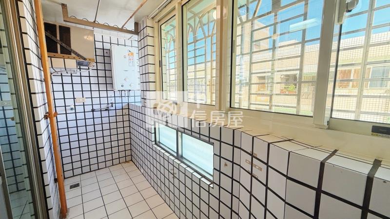 西屯創世紀三房+車位房屋室內格局與周邊環境