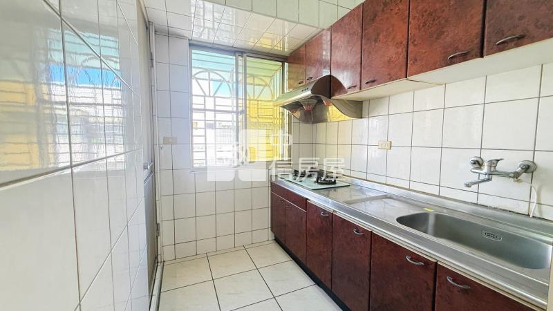 西屯創世紀三房+車位房屋室內格局與周邊環境