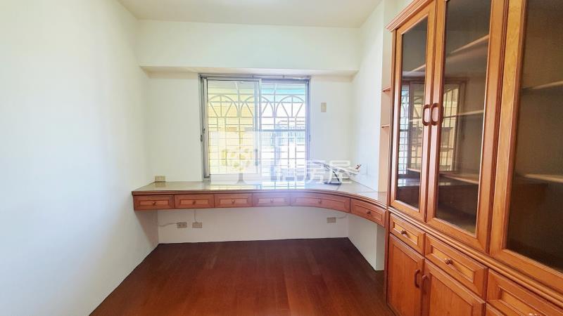 西屯創世紀三房+車位房屋室內格局與周邊環境