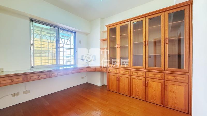 西屯創世紀三房+車位房屋室內格局與周邊環境