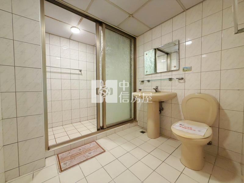 西屯創世紀三房+車位房屋室內格局與周邊環境