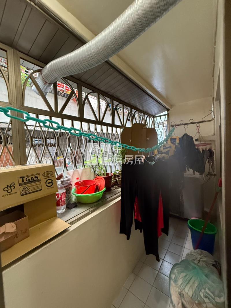 中壢家樂福電梯三房房屋室內格局與周邊環境