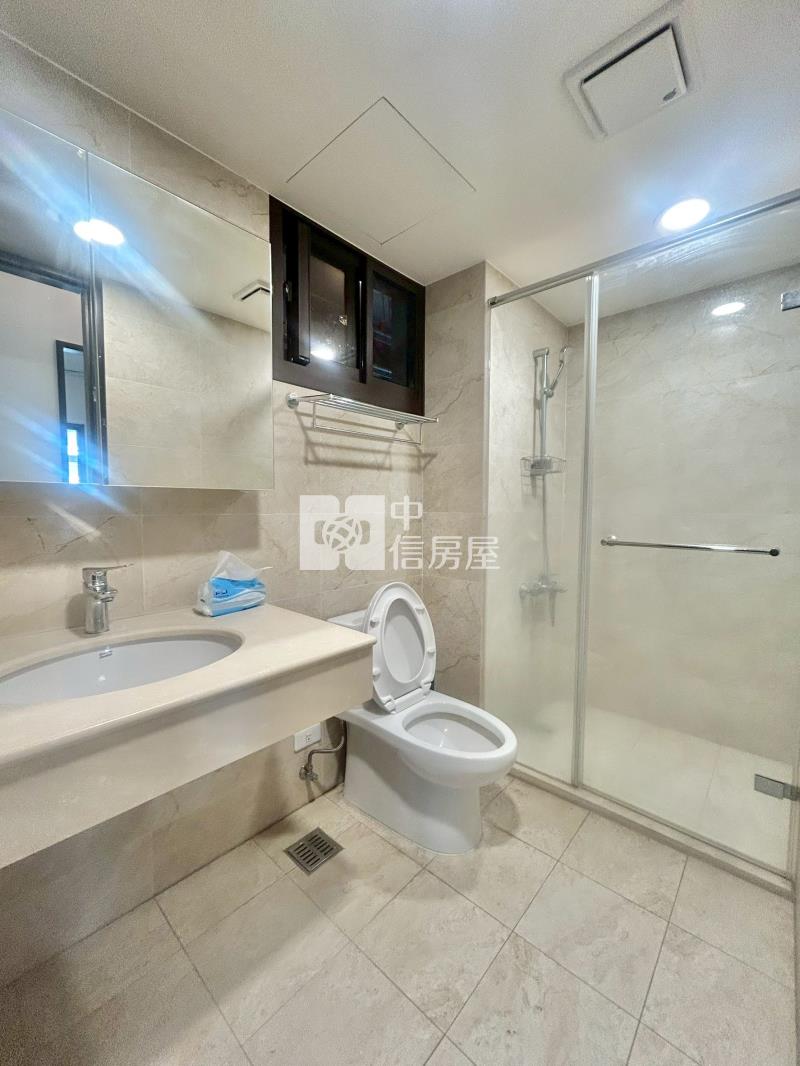 中國醫旁輕屋齡三房平車房屋室內格局與周邊環境