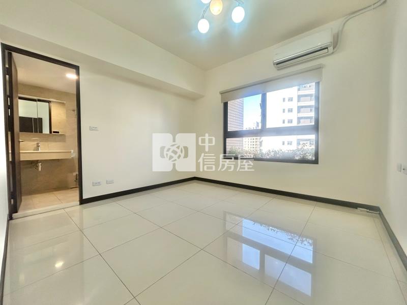 中國醫旁輕屋齡三房平車房屋室內格局與周邊環境