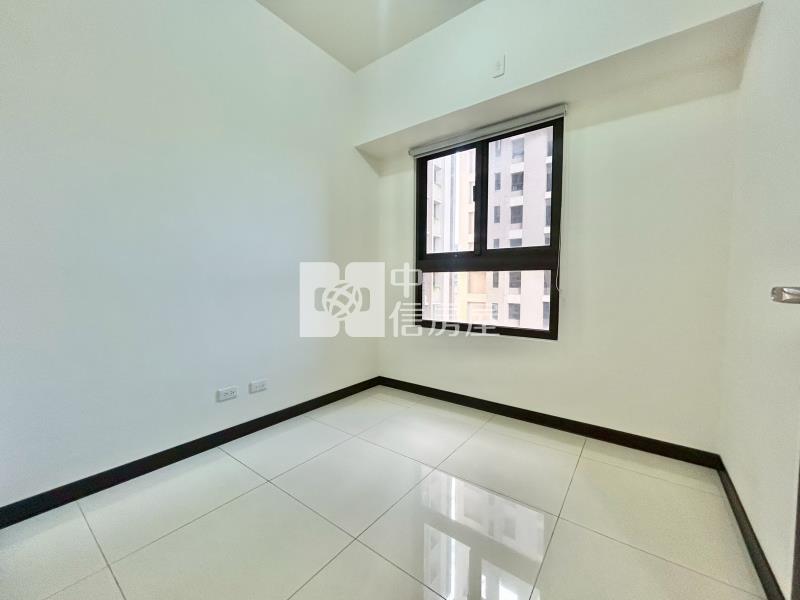 中國醫旁輕屋齡三房平車房屋室內格局與周邊環境