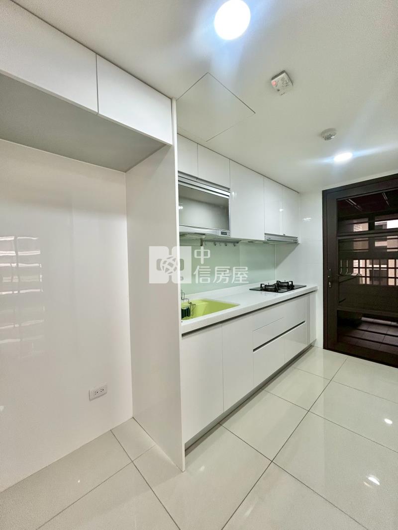 中國醫旁輕屋齡三房平車房屋室內格局與周邊環境