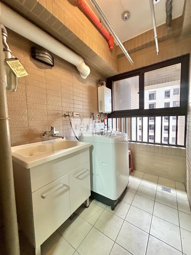 中國醫旁輕屋齡三房平車房屋室內格局與周邊環境