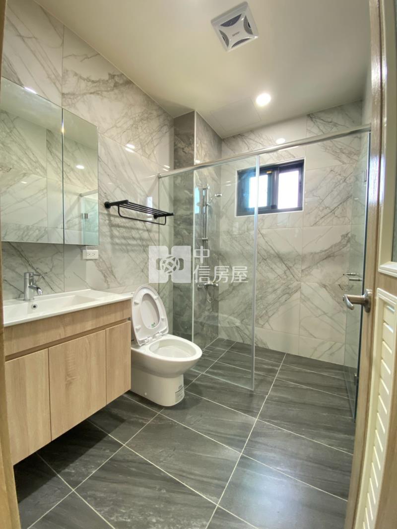 修平科大大地坪雙車電梯別墅房屋室內格局與周邊環境