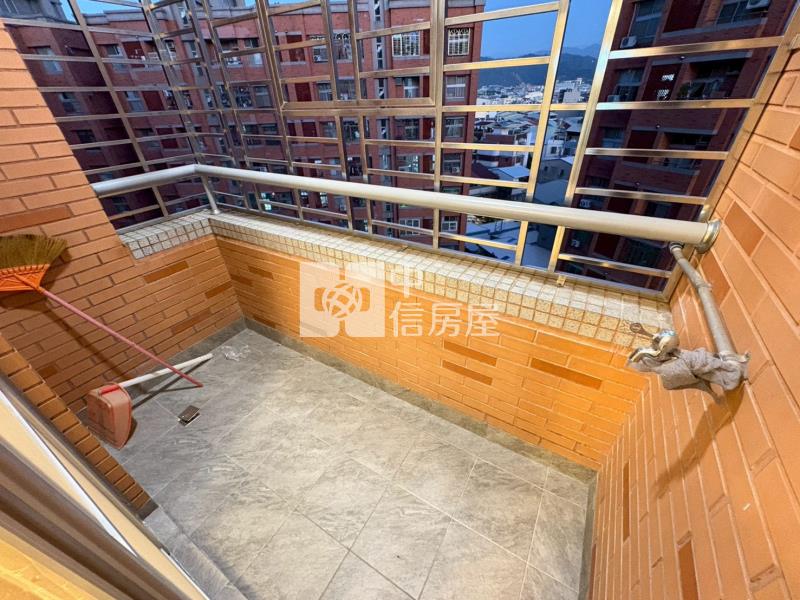 立新學區超美採光大兩房房屋室內格局與周邊環境