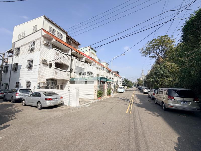 北勢國小前後臨路雙車別墅房屋室內格局與周邊環境