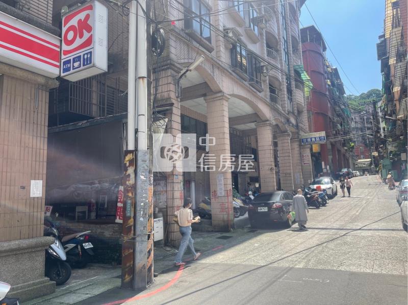 ●三坑火車站旁一樓停車倉庫房屋室內格局與周邊環境