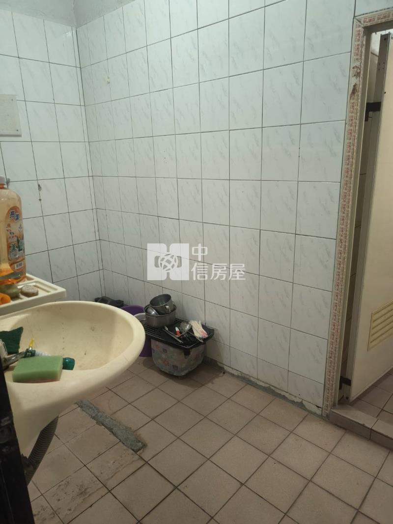 ●三坑火車站旁一樓停車倉庫房屋室內格局與周邊環境