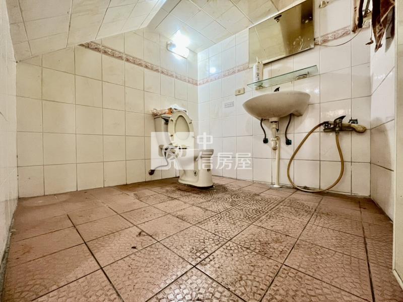 北區精武車站旁大面寬角間店面房屋室內格局與周邊環境