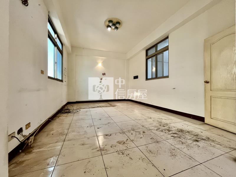 北區精武車站旁大面寬角間店面房屋室內格局與周邊環境