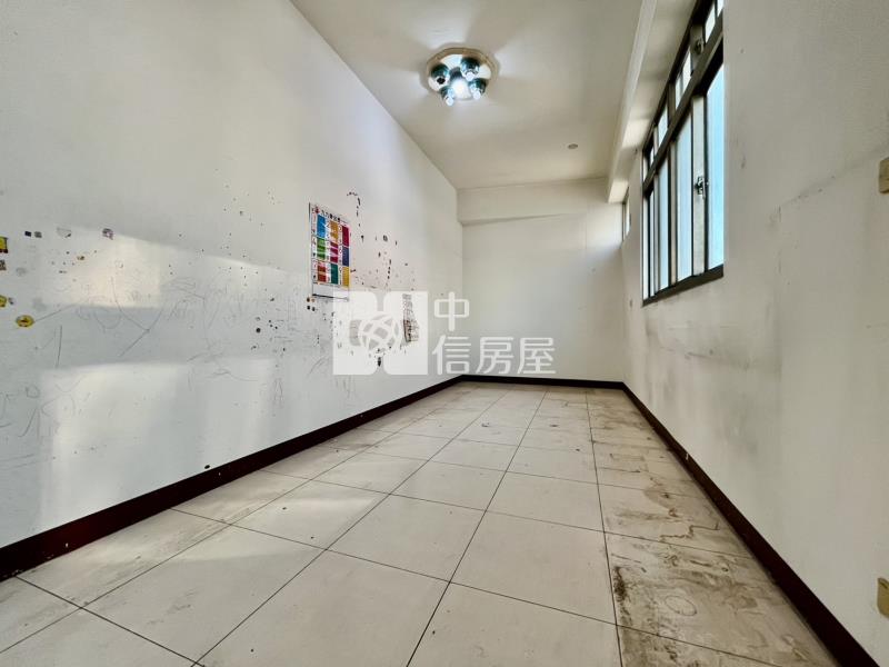 北區精武車站旁大面寬角間店面房屋室內格局與周邊環境
