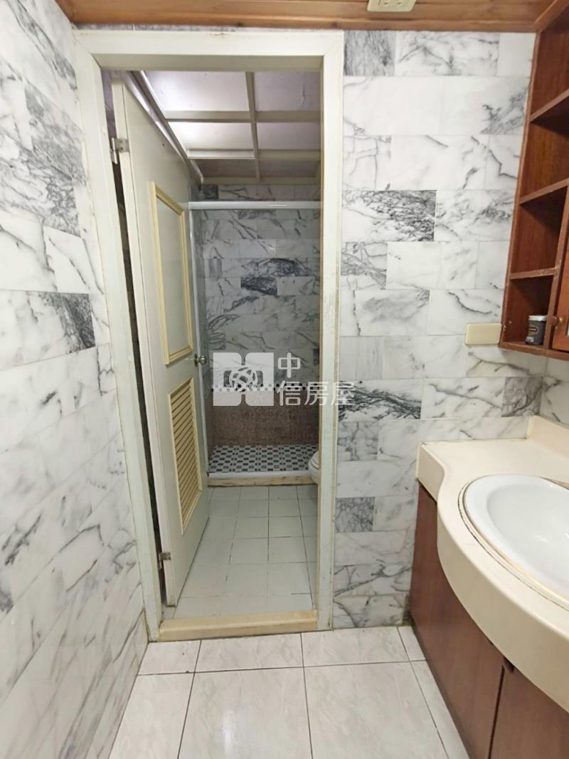 鄉城陽光鎮四房平車房屋室內格局與周邊環境