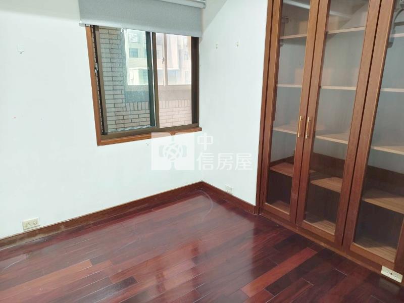 鄉城陽光鎮四房平車房屋室內格局與周邊環境