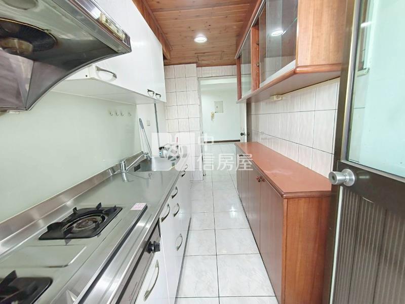 鄉城陽光鎮四房平車房屋室內格局與周邊環境