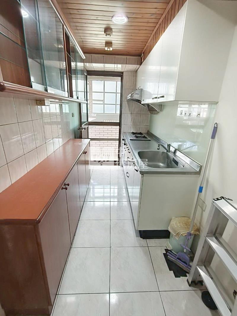 鄉城陽光鎮四房平車房屋室內格局與周邊環境