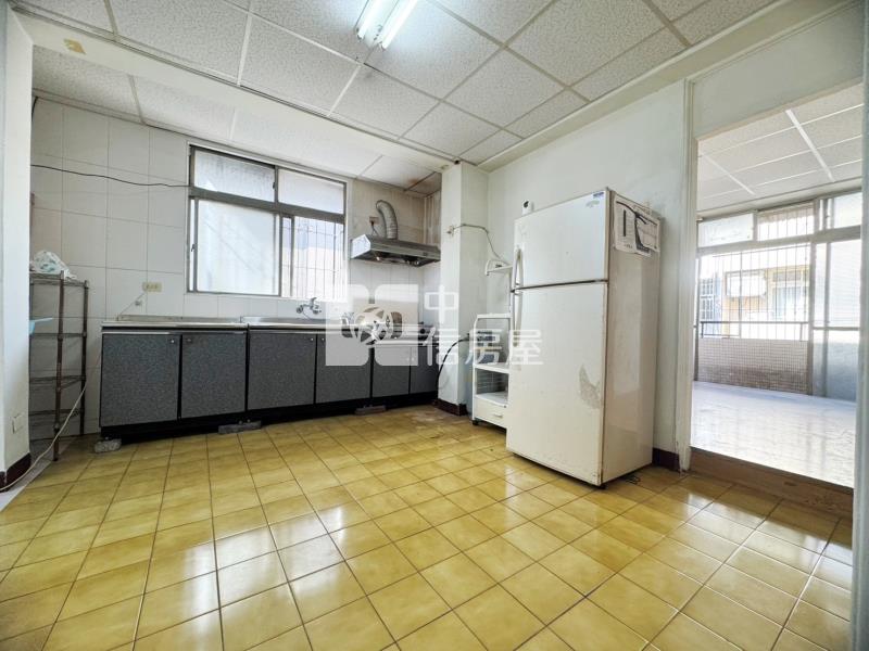 文中捷運站低總價三房公寓房屋室內格局與周邊環境