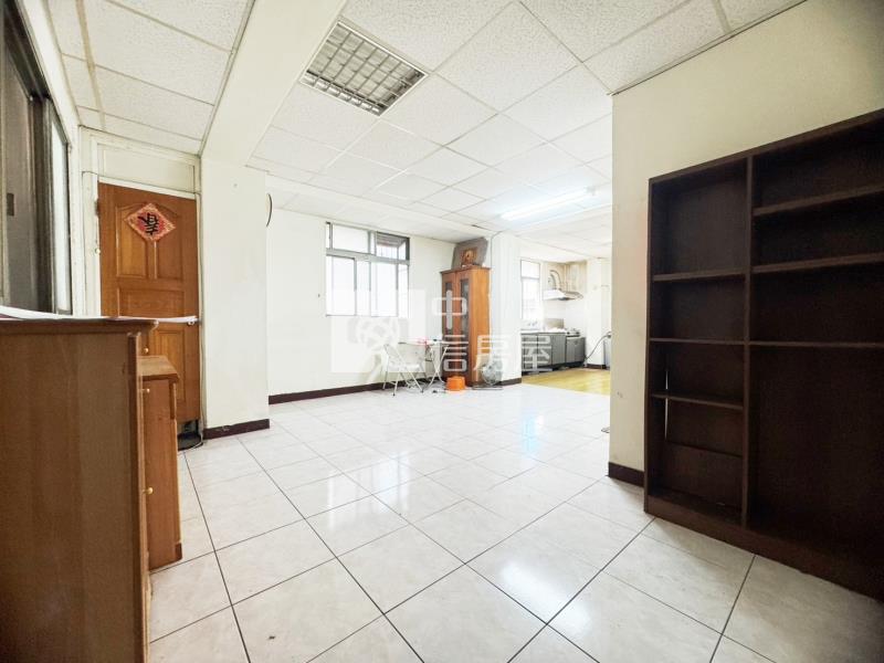 文中捷運站低總價三房公寓房屋室內格局與周邊環境