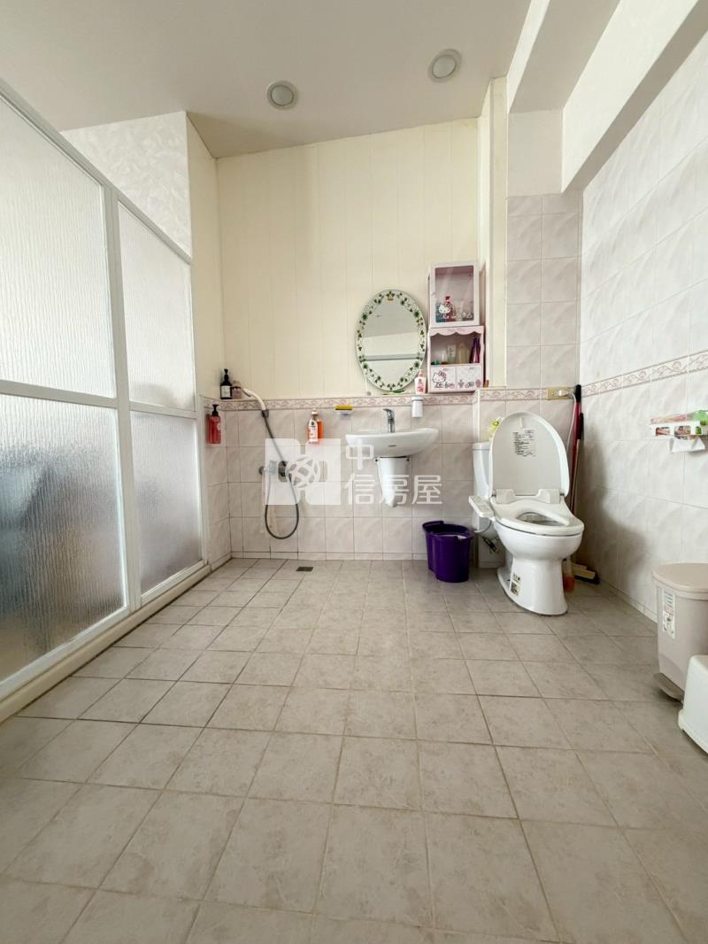 雲林路家樂福商圈黃金店面房屋室內格局與周邊環境