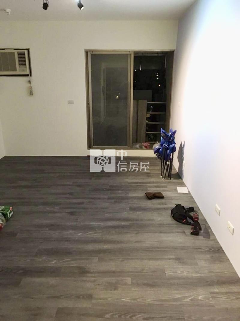 新時代LaLaport百貨圈套房附車位房屋室內格局與周邊環境