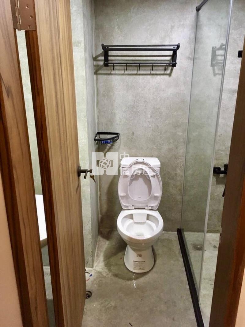 新時代LaLaport百貨圈套房附車位房屋室內格局與周邊環境