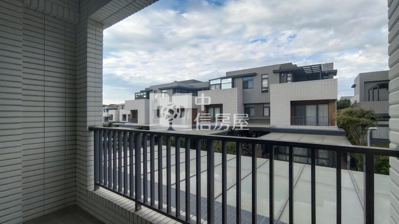 閑谷。世外桃源。前庭後院邊間別墅可停雙車房屋室內格局與周邊環境