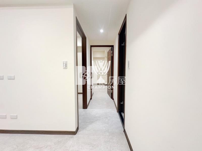 【冠軍】星野區玄關戶兩房車房屋室內格局與周邊環境