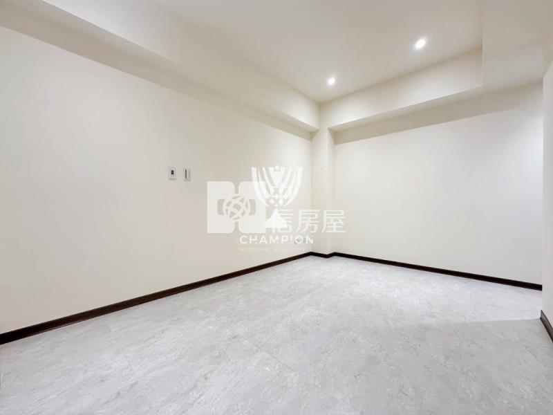 【冠軍】星野區玄關戶兩房車房屋室內格局與周邊環境