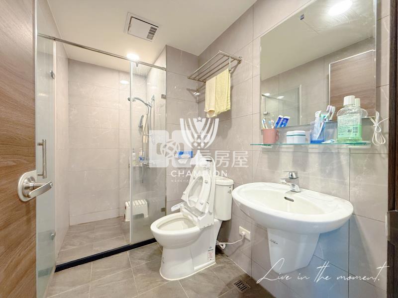 【冠軍】海豔頂樓裝潢兩房車房屋室內格局與周邊環境