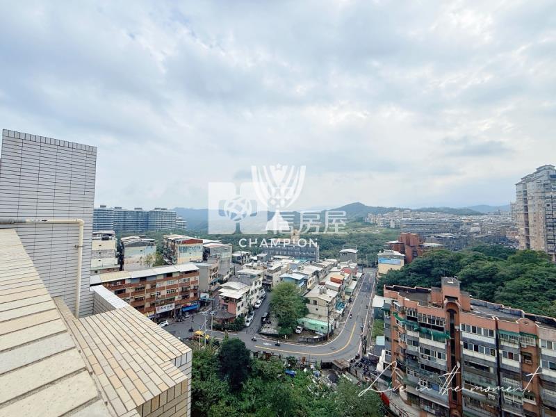 【冠軍】海豔頂樓裝潢兩房車房屋室內格局與周邊環境