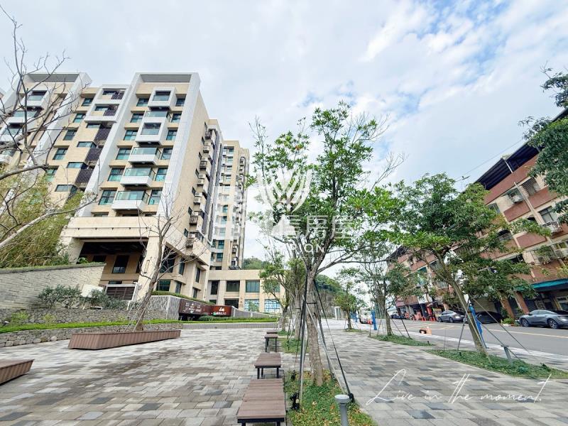 【冠軍】海豔頂樓裝潢兩房車房屋室內格局與周邊環境