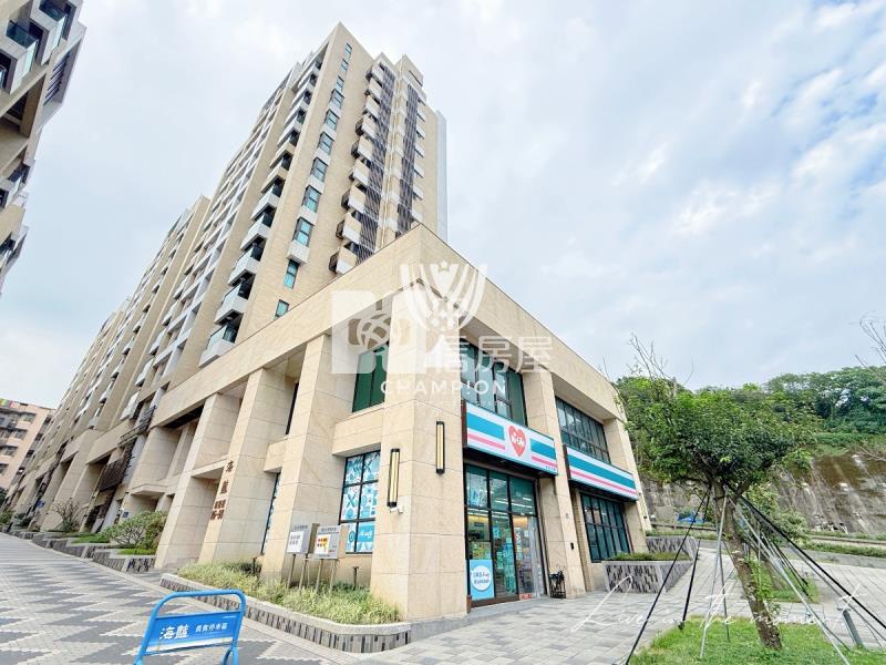 【冠軍】海豔頂樓裝潢兩房車房屋室內格局與周邊環境