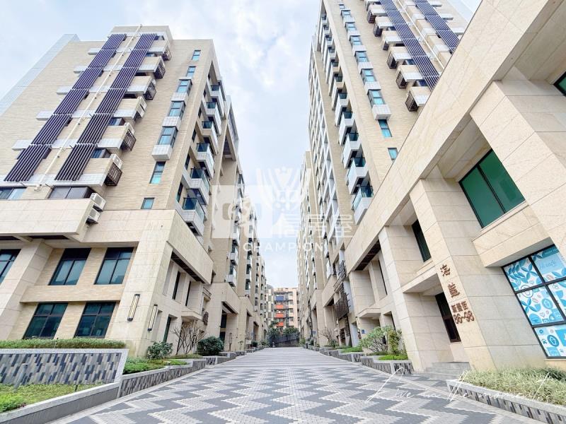 【冠軍】海豔頂樓裝潢兩房車房屋室內格局與周邊環境