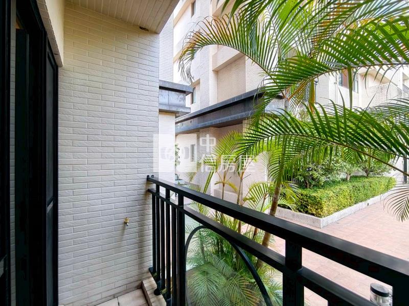 新光重劃寓上樂灣挑高兩房車位房屋室內格局與周邊環境